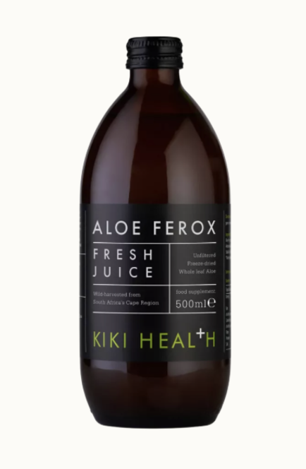 Aloe vera dryck i brun glasflaska.