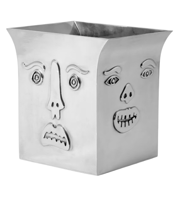 Fyrkantig tennvas med ansikte på från Svenskt tenn.