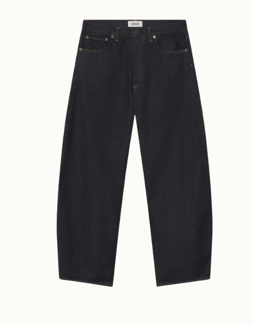Barreljeans från Agolde. Hög midja, volym över låren och avsmalnade nertill.