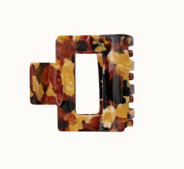 Kantig hårklämma i bruna färger