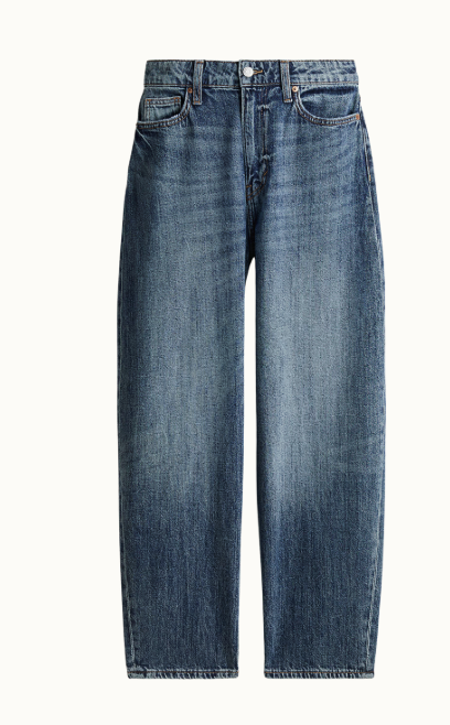 Blå barreljeans med slitningar på låren från H&M. Hög midja, vida över höfter och lår och smala nertill.