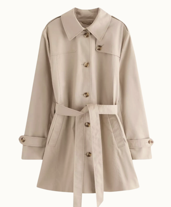 Beige trenchcoat i kort modell från Lindex.