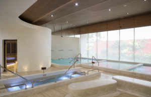 Hydroterapi-avdelningen med 3 olika pooler och en kall pool.