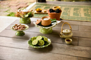 Bild på kaffir lime, gurkmeja, ingefära och fingerrot som är ingredienserna i ett specioellt "Ladys tea" som serveras på RXV.