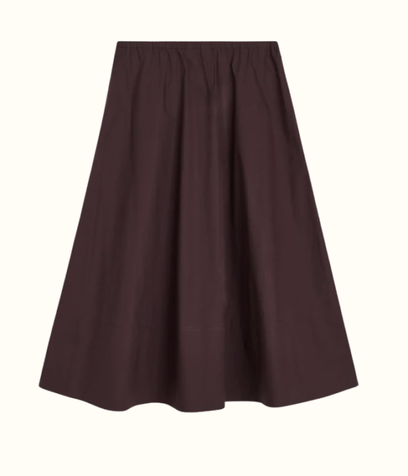 Vinröd, lätt utställd kjol i midi modell från By Malene Birger.